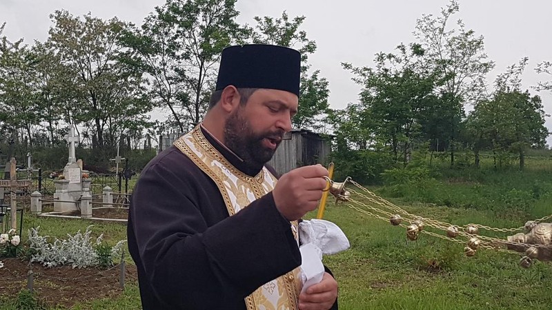 Preotul paroh din Corni Albești