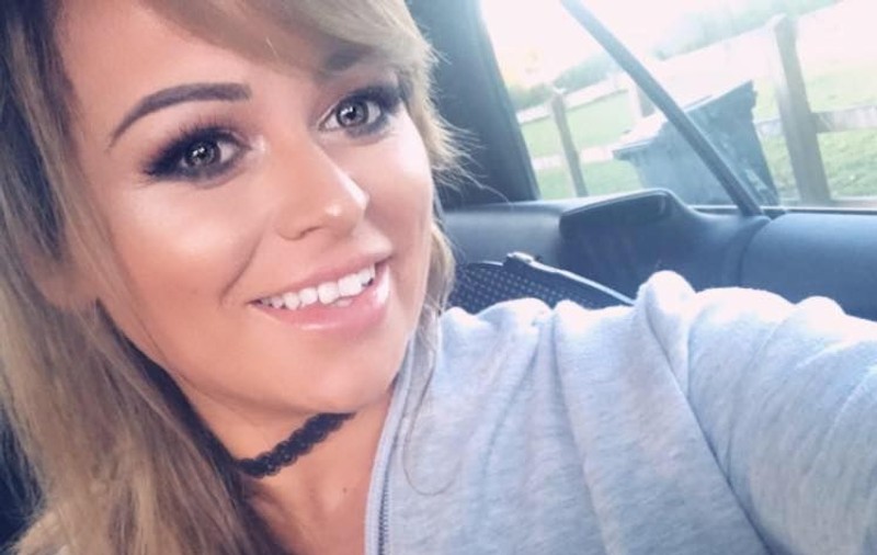 Ce a pățit o tânără după ce a acceptat o întâlnire pe Tinder. A luat-o la fugă când a văzut cine o așteaptă