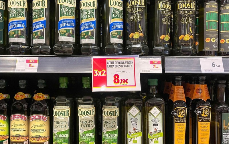 Supermarketurile din Spania au început să încuie uleiul de măsline după ce prețurile și furturile au crescut masiv