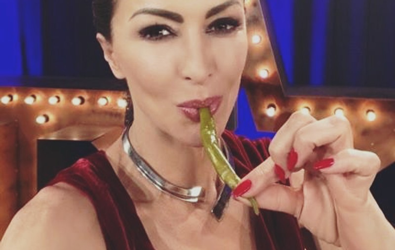 Mihaela Rădulescu, într-un costum de baie minuscul. “Nu mi se pare decent”