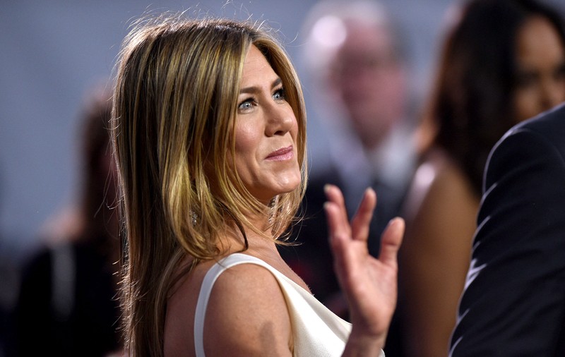 Coronavirusul a motivat-o pe Jennifer Aniston să-și ierte tatăl. A părăsit-o când avea 9 ani. ”Viața e prea scurtă”