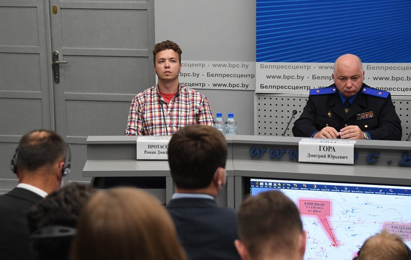 Roman Protasevici, scos la o conferință de presă de autoritățile din Belarus: „Nimeni nu m-a bătut”