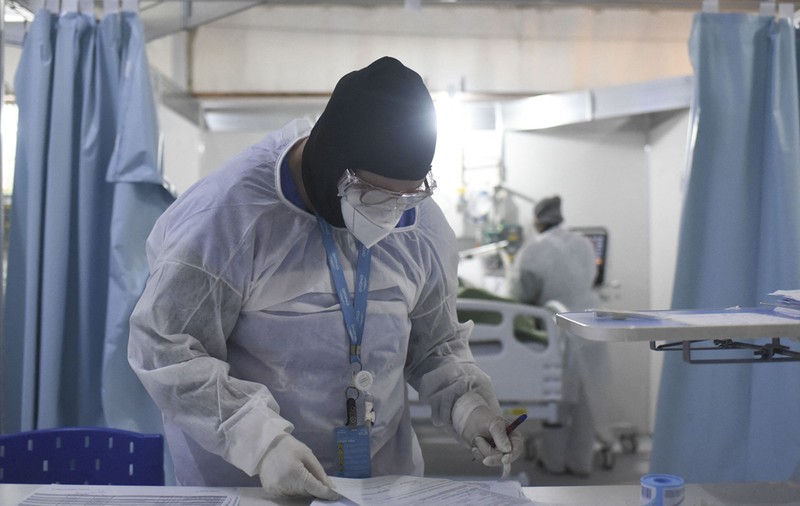 Un medic și un ambulanțier din județul Dolj au murit după ce s-au infectat cu noul coronavirus