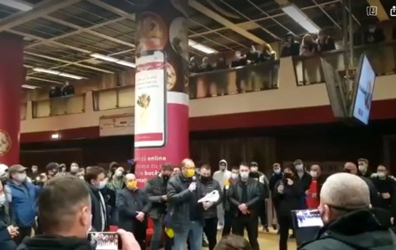VIDEO | Încheierea protestului de la metrou, sărbătorită pe peron de sindicaliști cu urale și aplauze