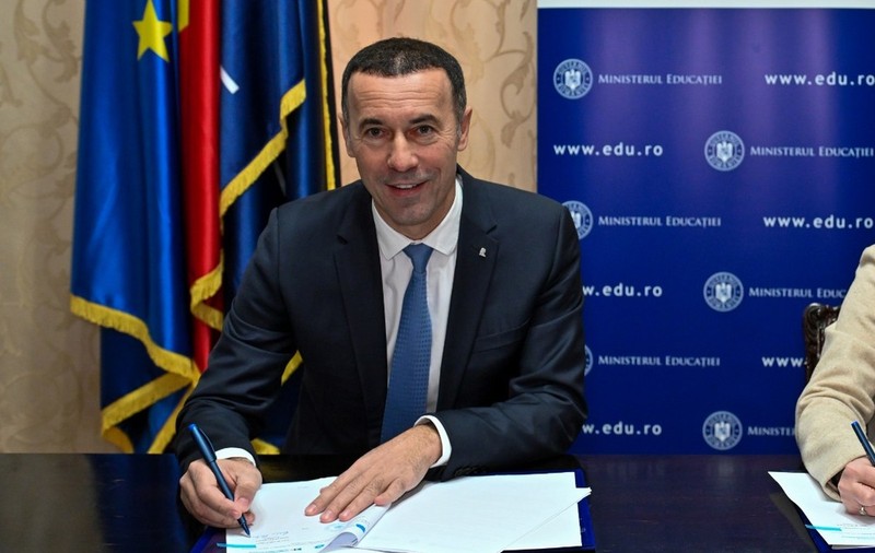 Un fost deputat PNL îl atacă pe Iulian Dumitrescu: „Și-a condiţionat demisia de aducerea la șefia PNL Prahova a unui senator venit din PSD”