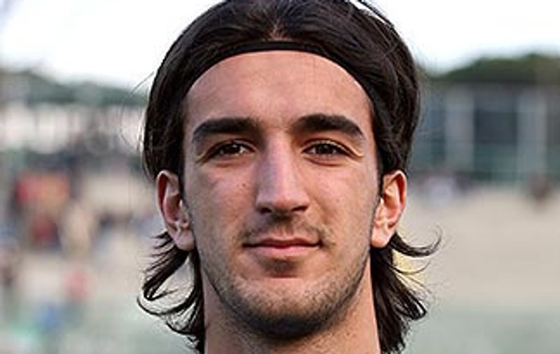 Meciurile din Italia au fost suspendate după ce Piermario Morosini, de la Livorno (Serie B), a făcut infarct pe teren și a murit la spital
