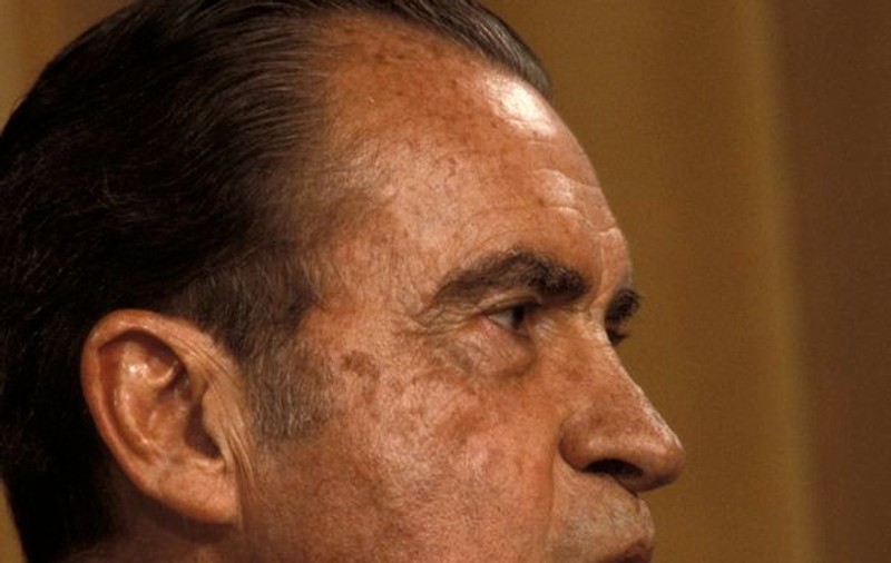 Teorie-bombă: Richard Nixon a fost homosexual şi a avut o relaţie intimă cu un mafiot!