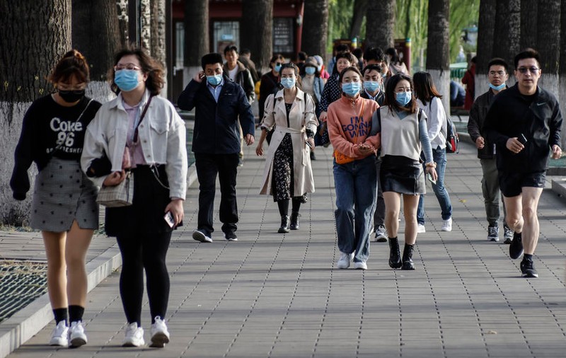 Mii de turişti au rămas blocaţi într-o staţiune din China, după ce Guvernul a impus carantina din cauza COVID-19