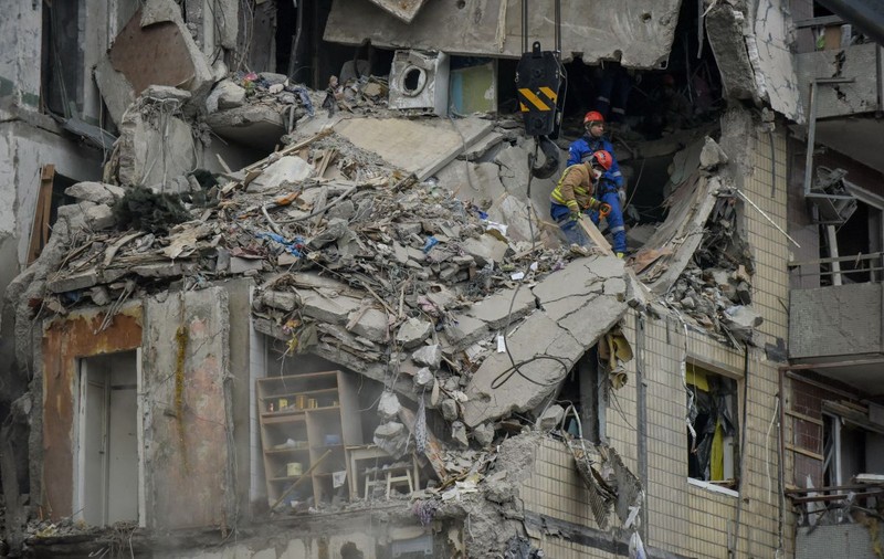 Război în Ucraina, ziua 327 | Bombardamente în Zaporojie. Crește bilanțul victimelor atacului de la Dnipro