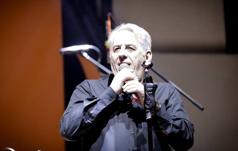 Pomenire românească pentru un mare cântăreț american! Johnny Săndulescu va cânta mâine în memoria lui Barry White