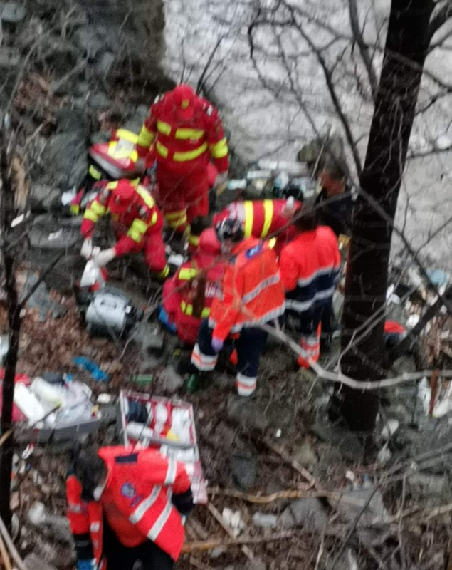Tragedie la rafting pe Jiu. Un om a murit după ce trei bărci cu 22 de persoane s-au răsturnat