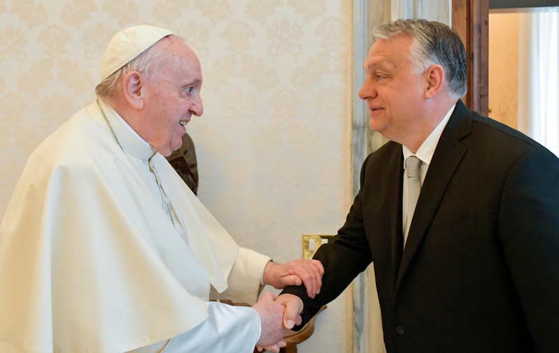 Papa Francisc i-a mulțumit lui Viktor Orban că a primit refugiați ucraineni în Ungaria