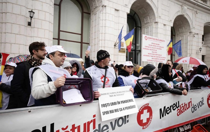 Protest Sanitas la Ministerul Finanţelor. Sindicaliştii cer o majorare cu cel puțin 20% a salariilor tuturor angajaţilor din Sănătate şi Asistenţă Socială