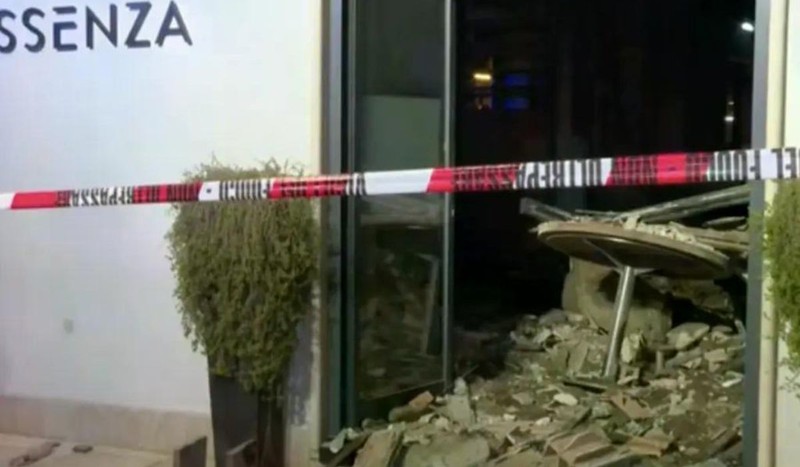 Acoperișul resturantului s-a prăbușit brusc si un sommelier de 31 de ani a fost prins sub dărâmături. Foto: Il Gambero Rosso / X