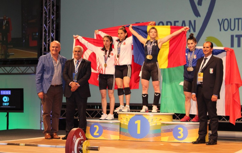 Cinci medalii de aur într-o zi pentru România la Campionatele Europene de haltere U-15 şi U-17 de la San Donato Milanese