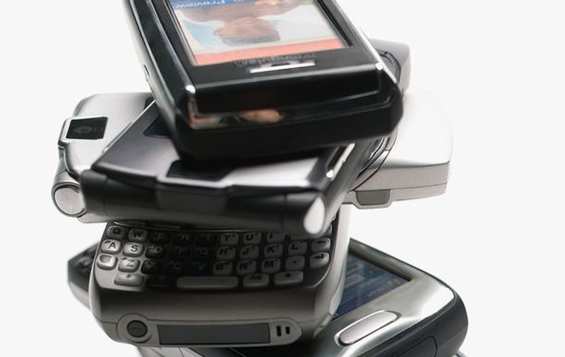 Au furat doar telefoane-machetă, inutilizabile 