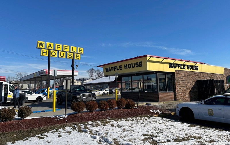 Focuri de armă într-un restaurant din Indianapolis. O persoană a murit, iar alte cinci au fost rănite