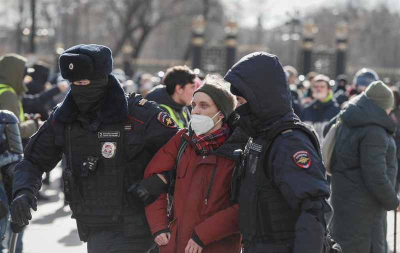 Activiștii antirăzboi care refuză să părăsească Rusia, riscând 15 ani de închisoare: „Vocile noastre sunt mai puternice dacă rămânem”