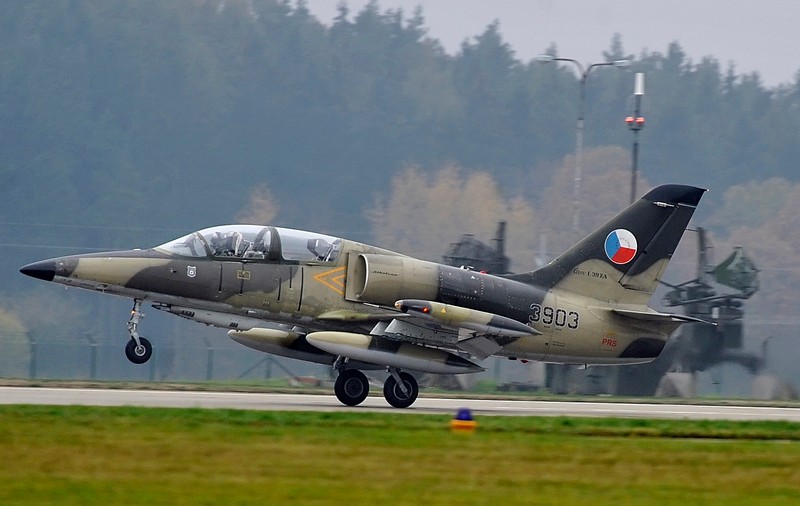 Avion militar, prăbuşit în Bulgaria la un antrenament pentru o demonstrație aviatică. Ambii piloți au murit
