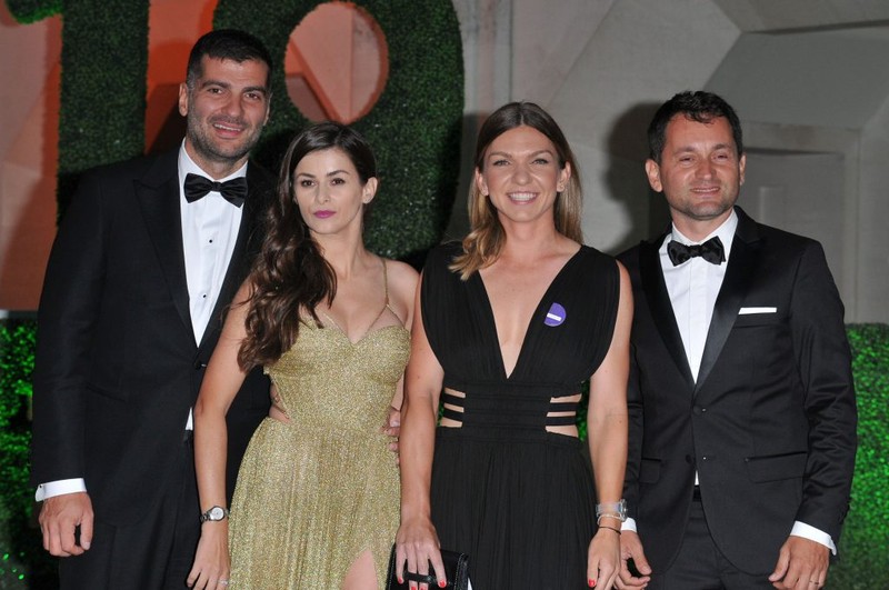 Toni Iuruc, stânga, a fost alături de Simona Halep la Balul Campionilor de la Wimbledon