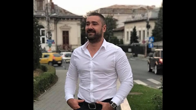 Claudiu Buzatu a terminat până la 40 de ani trei facultăți. Are și un doctorat