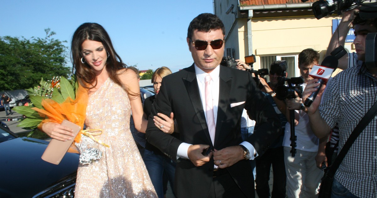 Alina Vidican vs Valentina Pelinel. Ce ținute au purtat acestea la cununia civilă | FOTO
