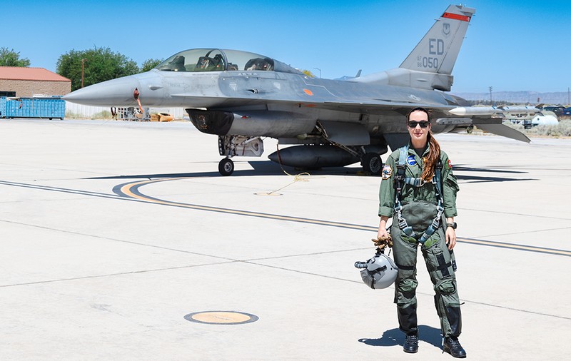 Elvețianca Fanny Cholet, singura femeie-pilot de teste pe F-35, cel mai avansat avion de luptă american: „Nu are nicio legătură cu Top Gun”