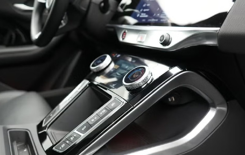O mașină electrică folosită doar 11.000 km în doi ani e mai ieftină cu 65.000 de euro față de cât a costat nouă