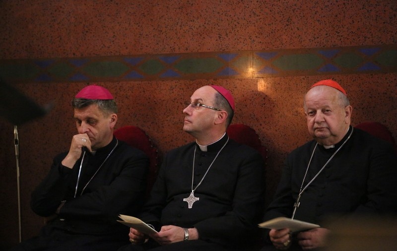 Biserica Catolică din Polonia și-a cerut scuze, după ce o episcopia solicitase instanței să stabilească orientarea sexuală a unui bărbat abuzat în copilărie de un preot