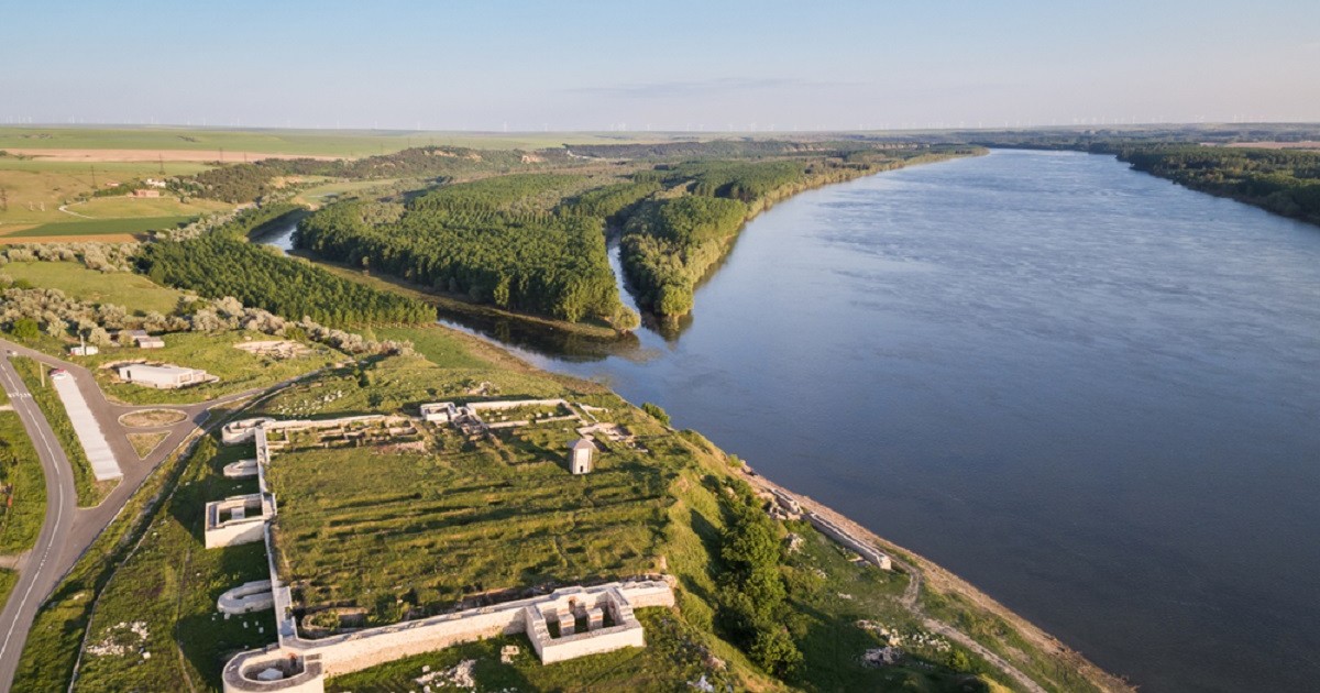 Cetatea Capidava – unde se află și ce poți vizita - Imagine aeriană asupra ruineor Cetăţii Capidava