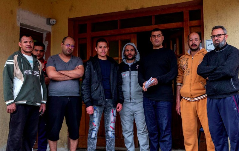 Muncitorii arabi abandonați la Sibiu sunt tot neplătiți de la începutul anului. Fostul lor patron a încălcat termenul-limită impus de ITM: “Îmi vine să renunț la tot”
