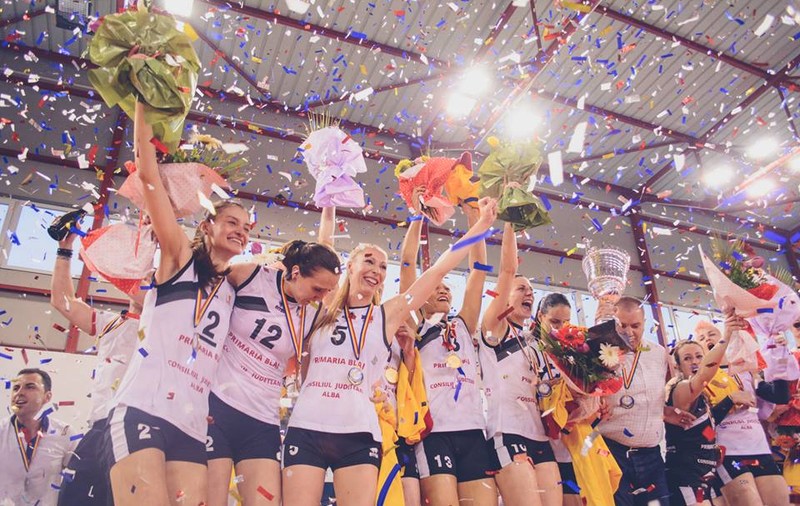 Dinamo i-a luat set campioanei din Blaj, Bacăul a lăsat un punct la Lugoj