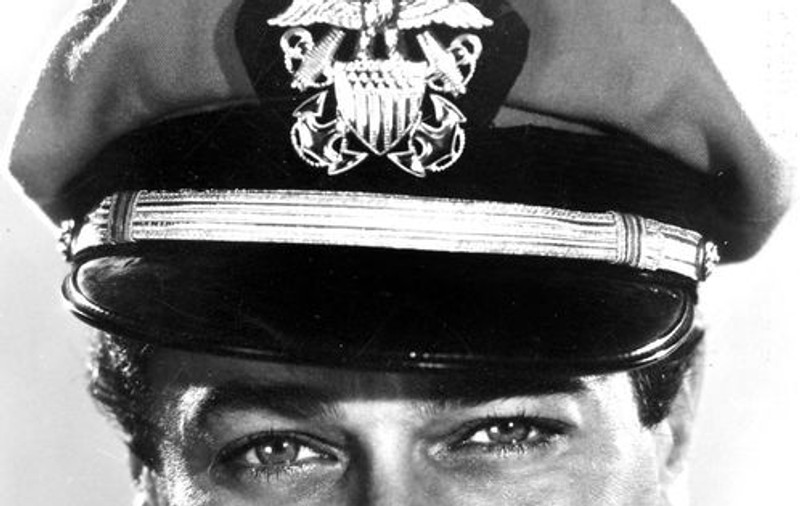 Actorul Tony Curtis, îngropat cu un iPhone