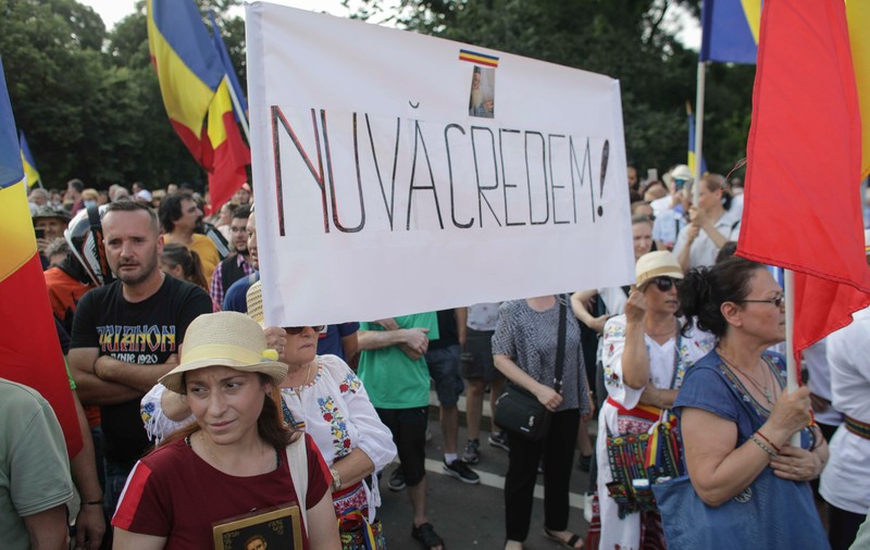 Radio Europa Liberă face inventarul persoanelor publice care nu cred în COVID-19. Cine sunt negaţioniştii