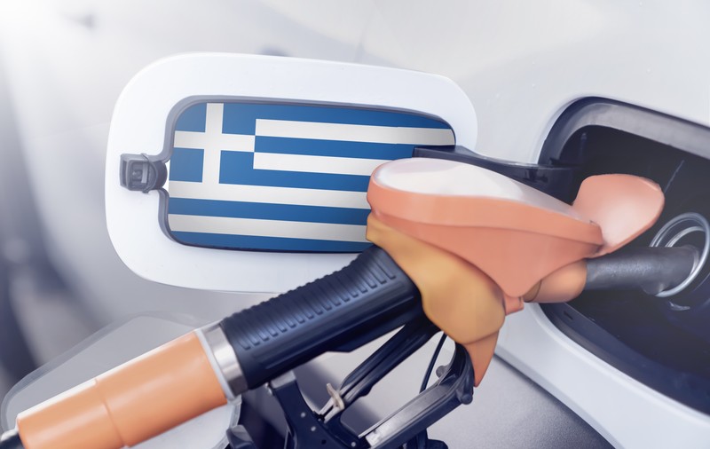 Hellenic Petroleum vrea să cumpere benzinăriile Lukoil din România. Cine mai este în cursă