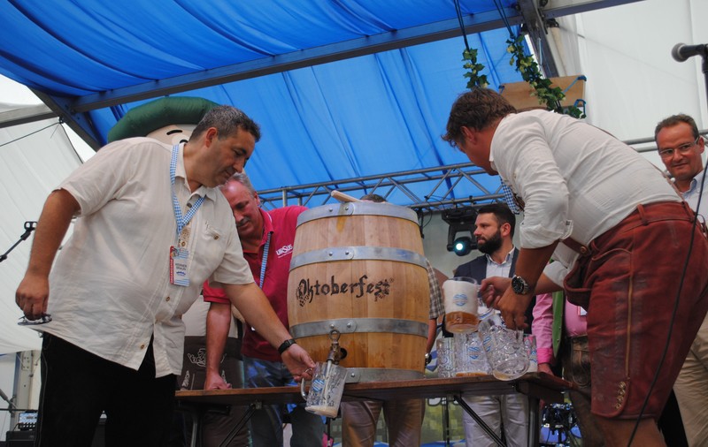 Oktoberfest Brașov, bere cu doar 4,5 lei și concurs de Miss