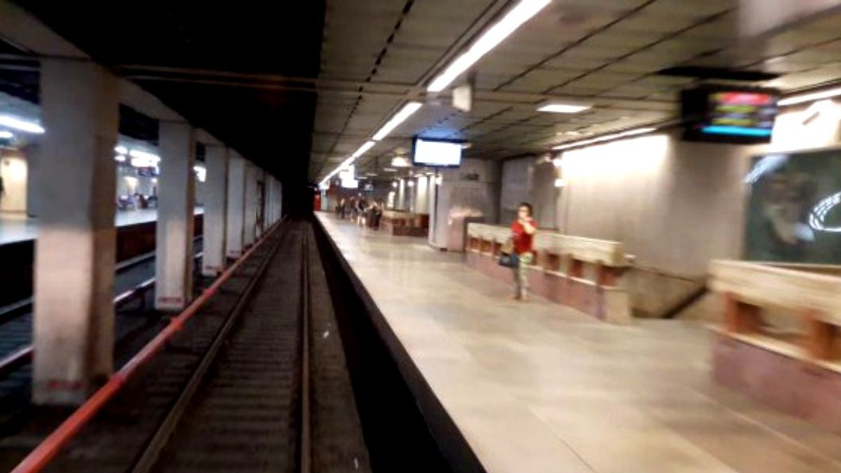 Avarie la metrou. Nu s-a circulat o oră între Izvor și Grozăvești. ”Siguranţa călătorilor nu a fost pusă în pericol”