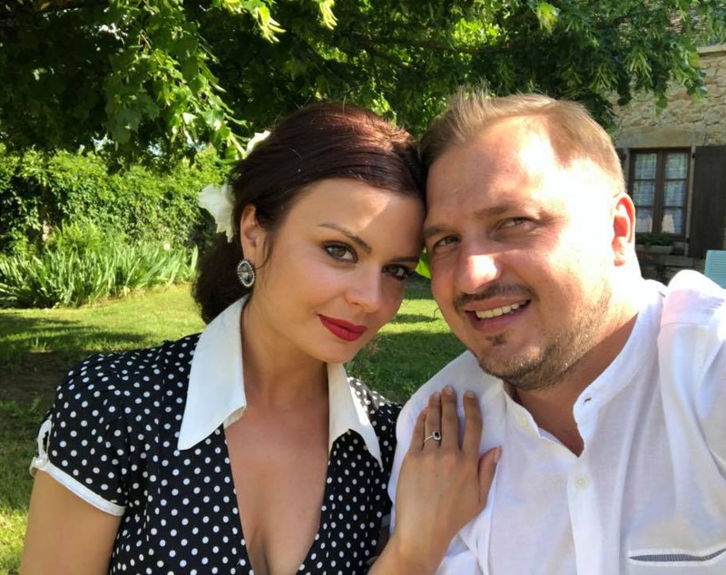 Ana Maria Georgescu s-a căsătorit. Imagini superbe cu interpreta celebrei melodii "Ochii tăi" și alesul inimii ei | FOTO