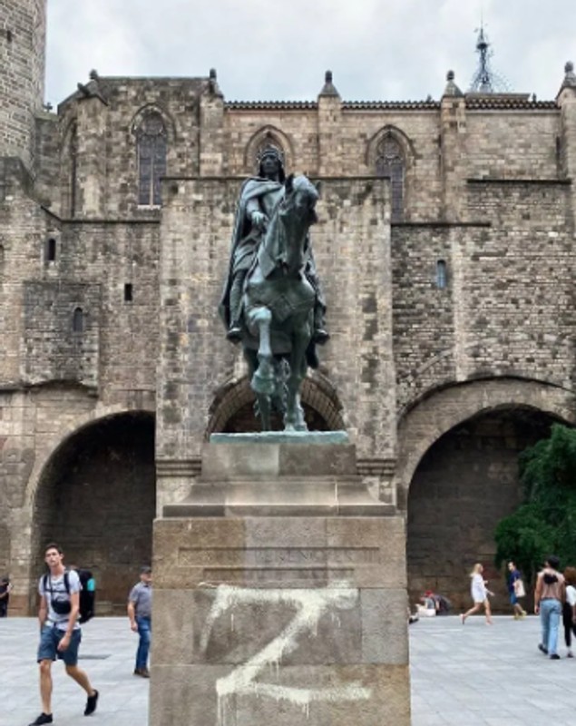 Un bărbat din Donbas, arestat în Barcelona, după ce a desenat simbolurile invaziei ruse pe mai multe monumente din capitala Cataloniei