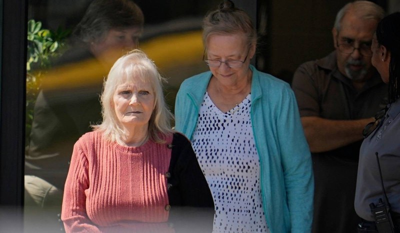 May Martinez, mama lui Colleen Slemmer, victima ucisă de Christa Pike, părăsește Penitenciarul de Maximă Securitate Riverbend, după suspendarea execuției programate pentru 30 septembrie 2026. Sursă foto: Profimedia Images