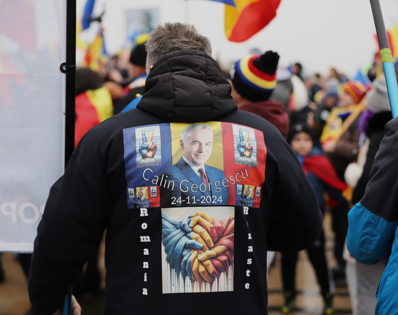 Cum a arătat Ziua Unirii pentru susținătorii lui Georgescu. Stegarul dac, Silvia Dumitrescu și Saveta Bogdan, printre cei veniți în Parcul Carol