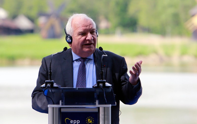 Sprijin de la șeful PPE pentru Klaus Iohannis: ”Păzitor al credibilității României”