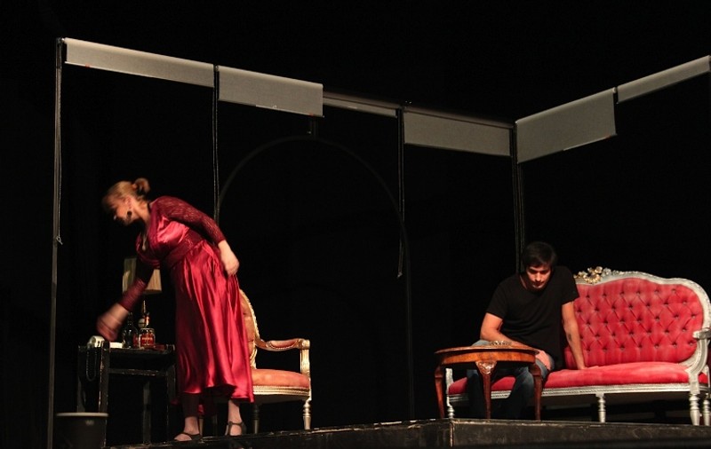 Radu Vâlcan debutează în teatru cu spectacolul “Primăvară la Roma a Doamnei Stone”