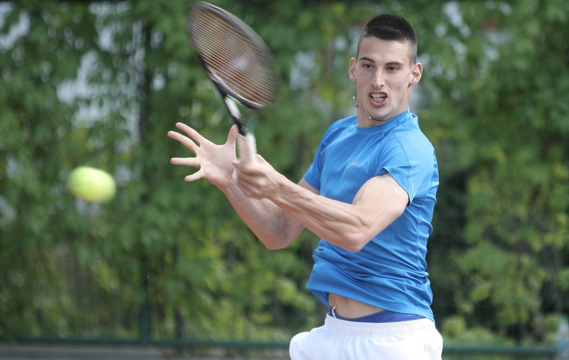 Victor Cornea, ”băiatul lui Iohannis”, trage tare, ca să ajungă sus: ”Și cu bani, și fără bani, tot tenis voi face!”