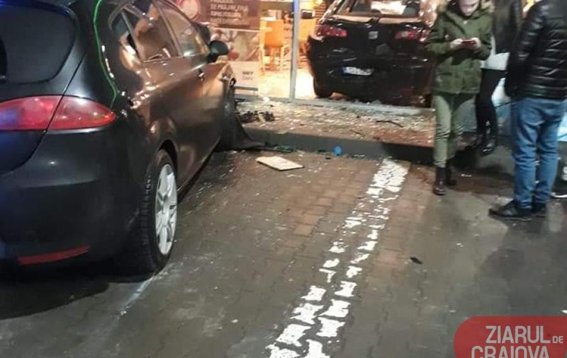 FOTO & VIDEO / Accident grav, noaptea trecută, într-o benzinărie din Craiova. Un client a fost rănit