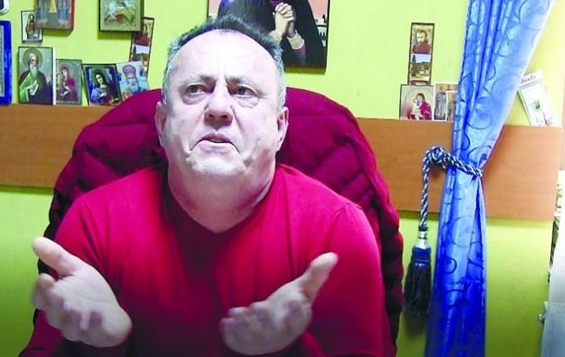 Oamenii cer demisia primarului care a făcut sex cu minore în birou: ”Ne-a ponegrit comuna!”