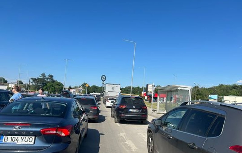 Românii se întorc acasă din minivacanța de Paște. Se lucrează „la capacitate maximă” la PTF Giurgiu. Cât se așteaptă la controlul de frontieră