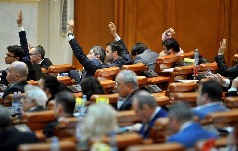 Sondaj IMAS: PNL a trecut de 47%. Câți români ar mai vota PSD și USR