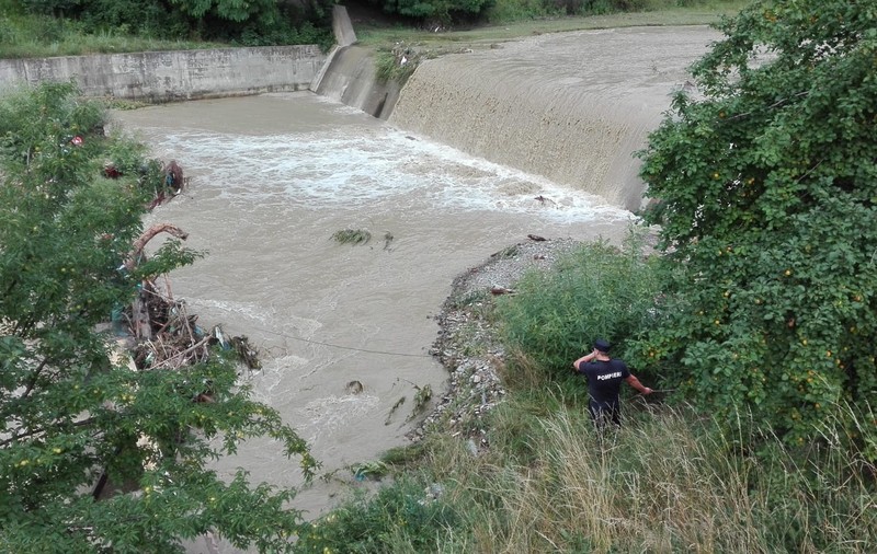 Cod galben de inundații în Muntenia și Oltenia până sâmbătă noapte