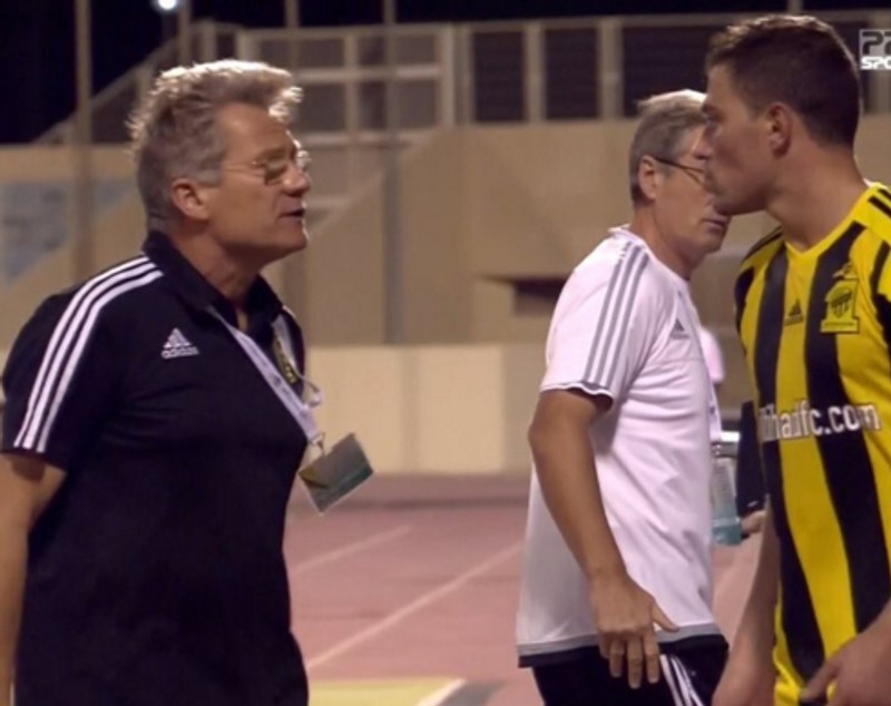 Boloni, scos din minţi de reacția unui fotbalist de la Al Ittihad. ^Fanii s-au enervat, după 1-1, în deplasare, și îi cer demisia / VIDEO